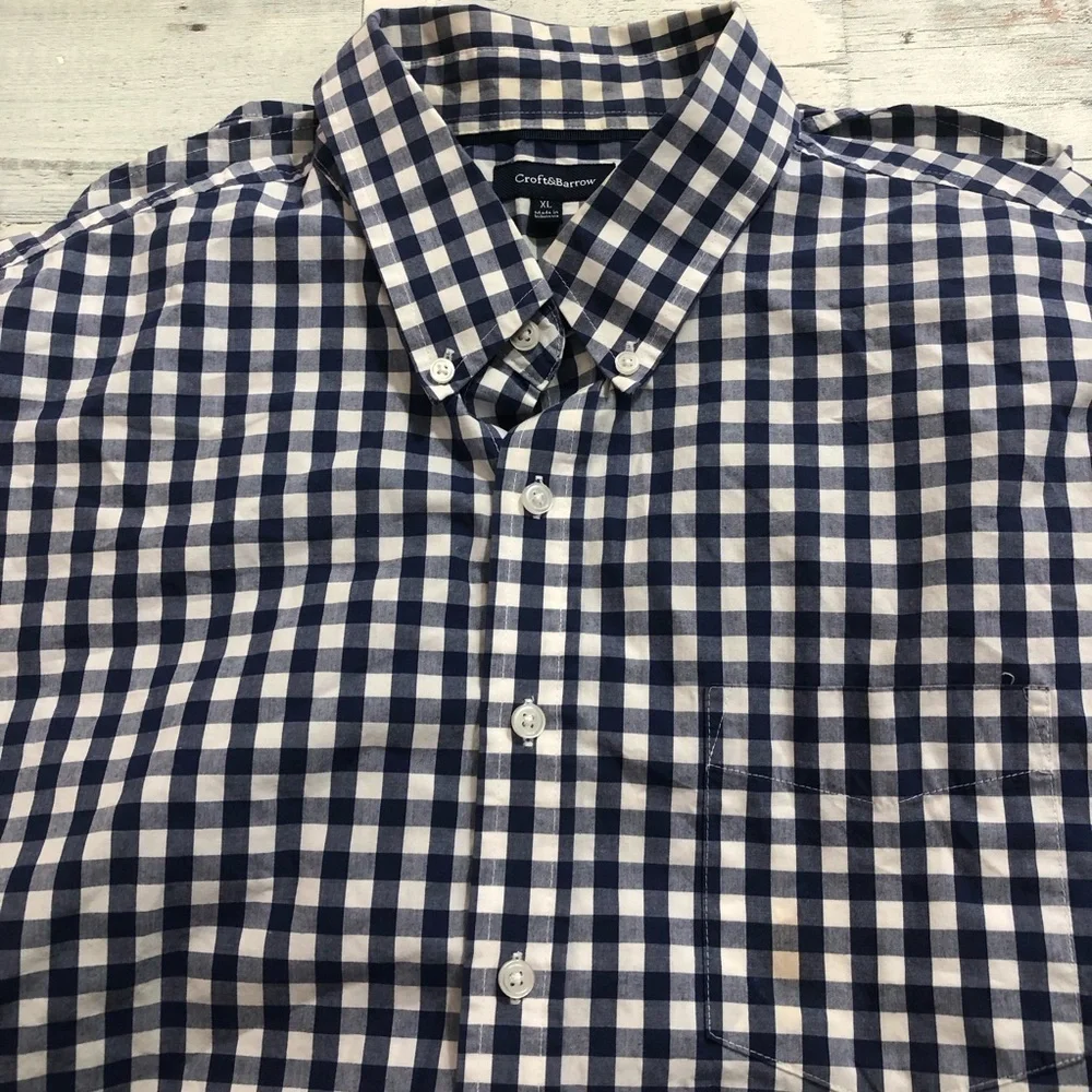 Croft & Barrow Blue and White Casual Button Down Long Sleeve Shirt